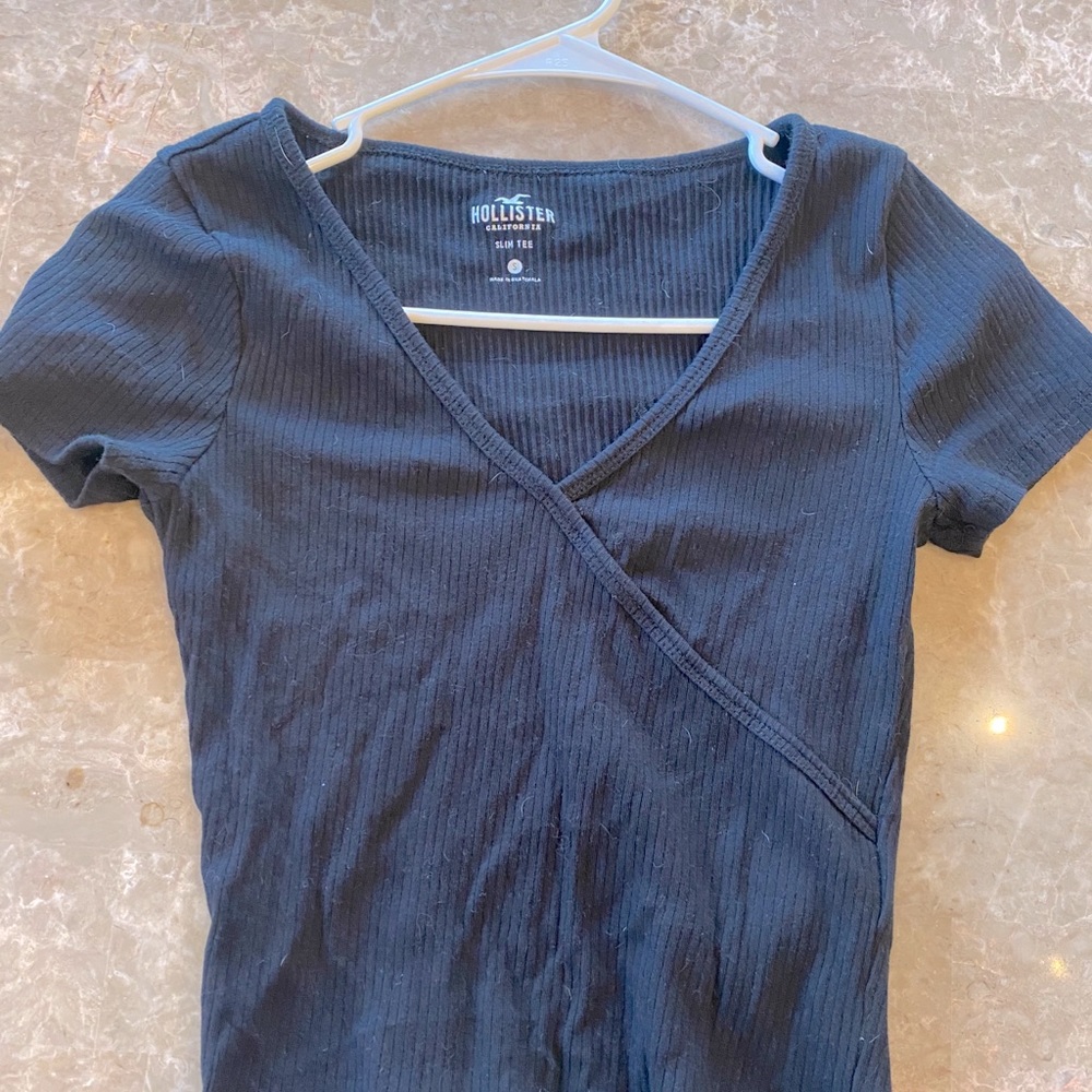hollister v neck top